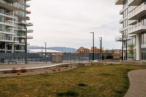 411-1181 Sunset Drive, Kelowna, BC -  With Exterior