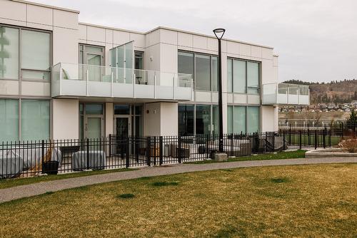 411-1181 Sunset Drive, Kelowna, BC - Outdoor