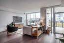 411-1181 Sunset Drive, Kelowna, BC  - Indoor Photo Showing Living Room 