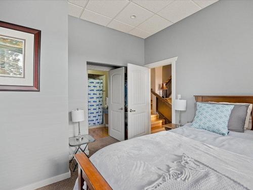 9143 Tronson Road, Vernon, BC - Indoor Photo Showing Bedroom