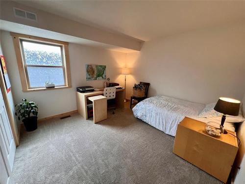 289 Allison Avenue, Princeton, BC - Indoor Photo Showing Bedroom