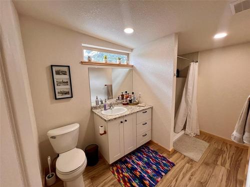 289 Allison Avenue, Princeton, BC - Indoor Photo Showing Bathroom