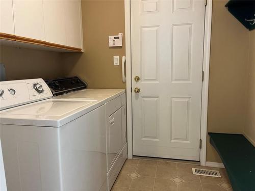 33-2710 Allenby Way, Vernon, BC - Indoor Photo Showing Laundry Room