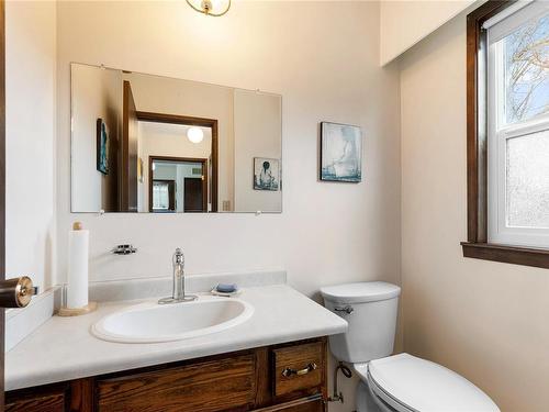 5891 Brown Rd, Port Alberni, BC - Indoor Photo Showing Bathroom