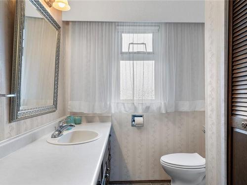 5891 Brown Rd, Port Alberni, BC - Indoor Photo Showing Bathroom