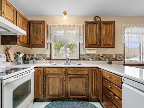 5891 Brown Rd, Port Alberni, BC - Indoor Photo Showing Kitchen With Double Sink