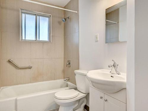 Salle de bains - 2065 Rue St-Georges (Longueuil), Longueuil (Le Vieux-Longueuil), QC - Indoor Photo Showing Bathroom