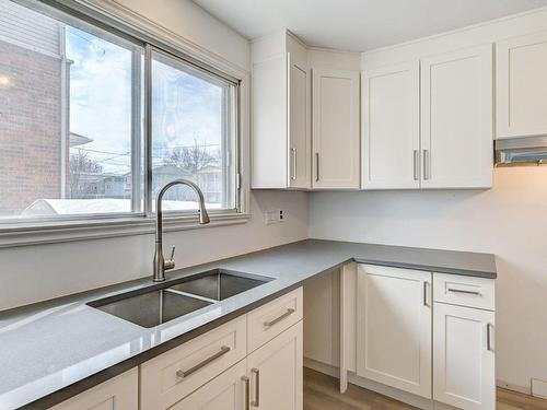 Cuisine - 2065 Rue St-Georges (Longueuil), Longueuil (Le Vieux-Longueuil), QC - Indoor Photo Showing Kitchen With Double Sink