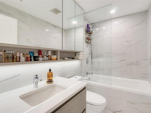 409-777 Herald St, Victoria, BC - Indoor Photo Showing Bathroom