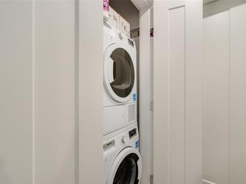 409-777 Herald St, Victoria, BC - Indoor Photo Showing Laundry Room