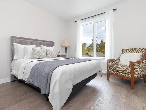 630 Woodcreek Dr, North Saanich, BC - Indoor Photo Showing Bedroom
