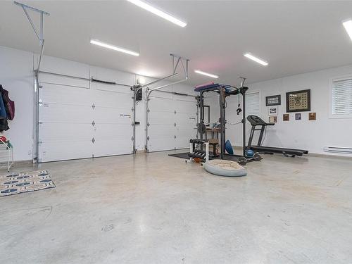 630 Woodcreek Dr, North Saanich, BC - Indoor Photo Showing Garage