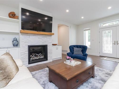 630 Woodcreek Dr, North Saanich, BC - Indoor Photo Showing Living Room With Fireplace