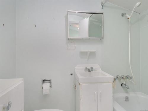 2097 Otter Point Rd, Sooke, BC - Indoor Photo Showing Bathroom