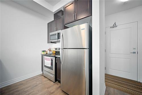 101 Shoreview Place|Unit #622, Stoney Creek, ON - Indoor Photo Showing Kitchen