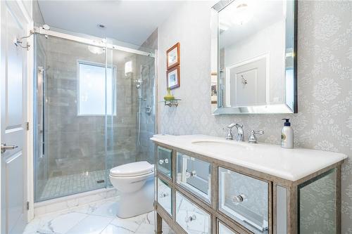 4306 Lakeshore Road, Burlington, ON - Indoor Photo Showing Bathroom