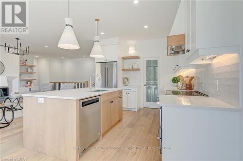 91 Allister Dr, Middlesex Centre, ON - Indoor Photo Showing Kitchen With Upgraded Kitchen