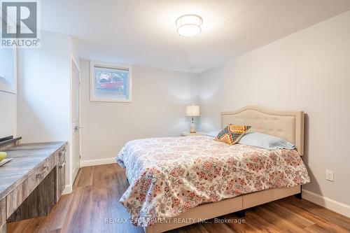 4306 Lakeshore Rd, Burlington, ON - Indoor Photo Showing Bedroom