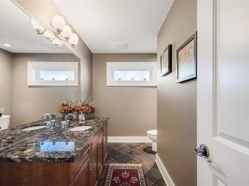 285 Hatley Lane, Colwood, BC - Indoor Photo Showing Bathroom