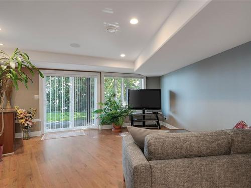 285 Hatley Lane, Colwood, BC - Indoor Photo Showing Living Room