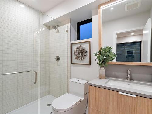 431 Parry St, Victoria, BC - Indoor Photo Showing Bathroom