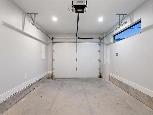 431 Parry St, Victoria, BC - Indoor Photo Showing Garage