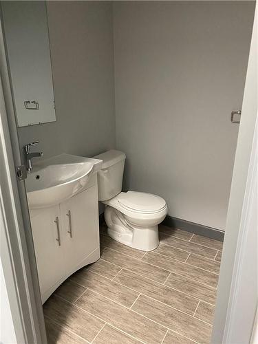 77 Leland Street|Unit #118, Hamilton, ON - Indoor Photo Showing Bathroom