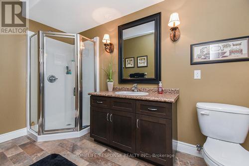 1318 6Th Concession Road W, Hamilton, ON - Indoor Photo Showing Bathroom
