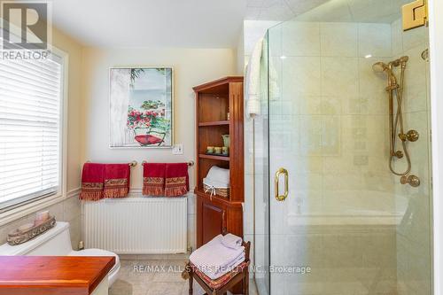 8 Manor Rd, Kawartha Lakes, ON - Indoor Photo Showing Bedroom
