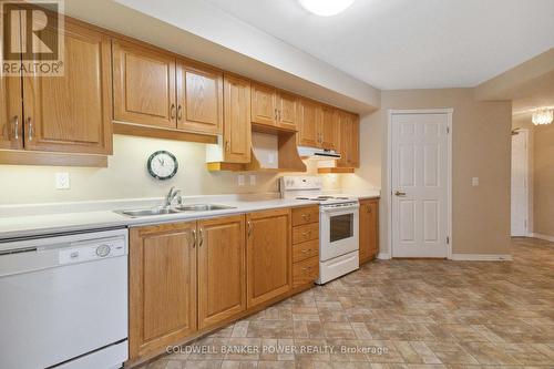 403 - 511 Gainsborough Road, London, ON - Indoor Photo Showing Kitchen With Double Sink