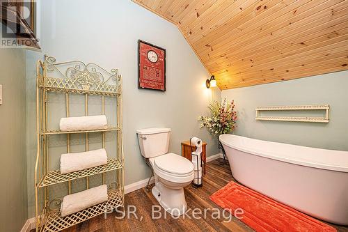 1018 Southwood Rd, Gravenhurst, ON - Indoor Photo Showing Bathroom