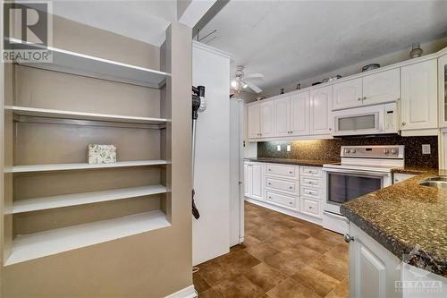 23 Banting Crescent, Ottawa, ON - Indoor Photo Showing Kitchen