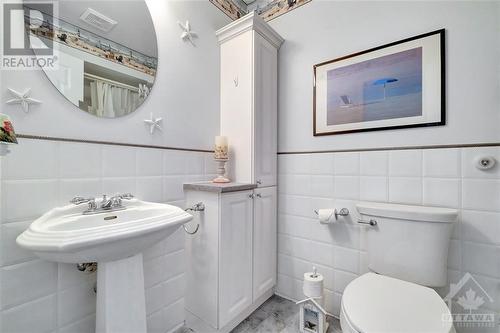 23 Banting Crescent, Ottawa, ON - Indoor Photo Showing Bathroom