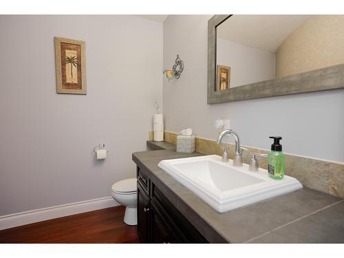 3071 Heddle Road, Nelson, BC - Indoor Photo Showing Bathroom