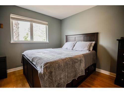 3071 Heddle Road, Nelson, BC - Indoor Photo Showing Bedroom