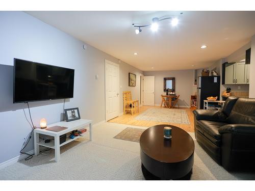3071 Heddle Road, Nelson, BC - Indoor Photo Showing Living Room