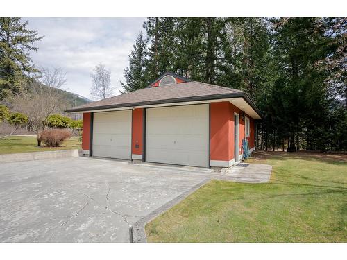 3071 Heddle Road, Nelson, BC - Outdoor