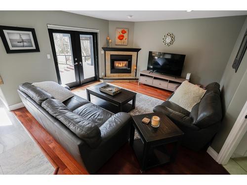 3071 Heddle Road, Nelson, BC - Indoor Photo Showing Living Room With Fireplace