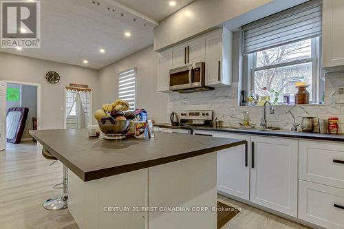 1064 Florence St, London, ON - Indoor Photo Showing Kitchen