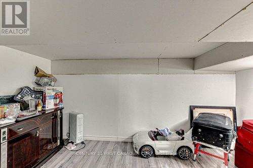 1064 Florence St, London, ON - Indoor Photo Showing Garage