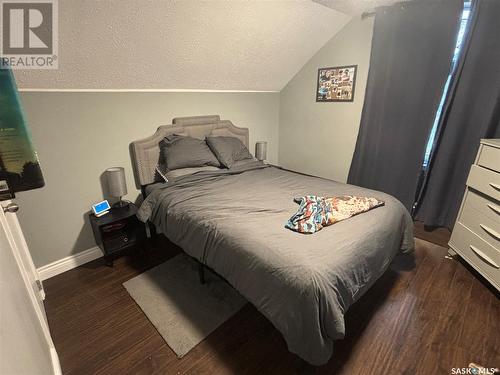 727 4Th Avenue N, Saskatoon, SK - Indoor Photo Showing Bedroom