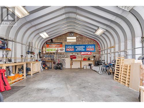 633 Renshaw Road, Kelowna, BC - Indoor Photo Showing Garage