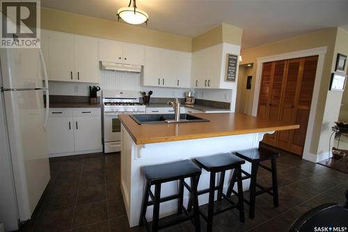 544 Pottery Street, Eastend, SK - Indoor Photo Showing Kitchen