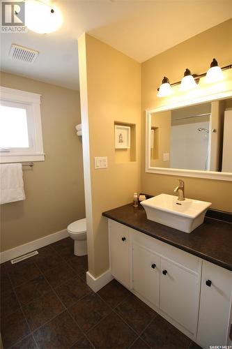 544 Pottery Street, Eastend, SK - Indoor Photo Showing Bathroom