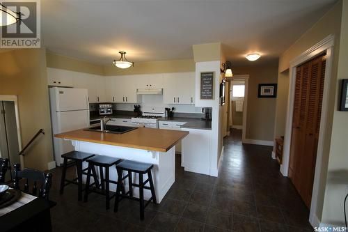 544 Pottery Street, Eastend, SK - Indoor Photo Showing Kitchen With Double Sink