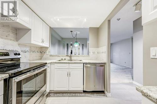 #1002 -100 Observatory Lane, Richmond Hill, ON - Indoor Photo Showing Kitchen With Double Sink With Upgraded Kitchen