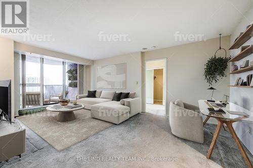#1002 -100 Observatory Lane, Richmond Hill, ON - Indoor Photo Showing Living Room