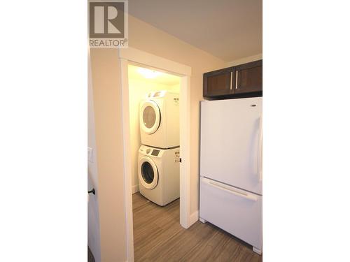 2020 14 Avenue Se, Salmon Arm, BC - Indoor Photo Showing Laundry Room