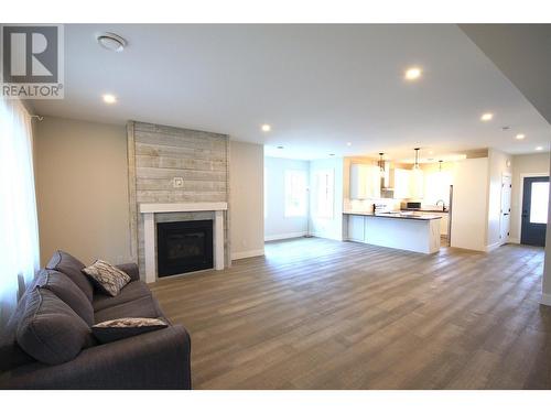 2020 14 Avenue Se, Salmon Arm, BC - Indoor Photo Showing Living Room With Fireplace