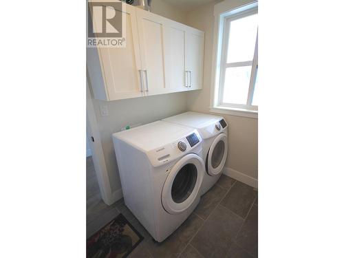 2020 14 Avenue Se, Salmon Arm, BC - Indoor Photo Showing Laundry Room